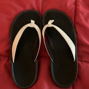 OluKai Kalupa Kai flip flops